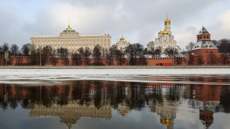 مسؤول: الدفاع الجوي الروسي يسقط 29 مُسيّرة كانت تستهدف موسكو