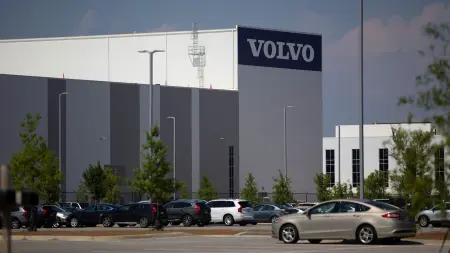 related_news_inside_blogsأداء متباين لـ"فولفو".. نمو شهري محدود وهبوط صيني حاد