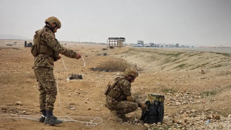 فيديو - الجيش السوري يكتشف نفقا قرب الحدود مع لبنان