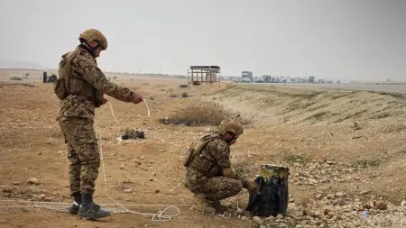 الجيش السوري يكتشف نفقا قرب الحدود مع لبنان