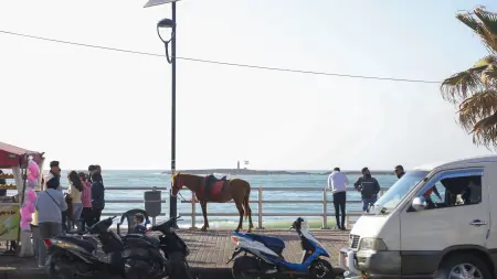 الحرب والنزوح يلقيان بظلالهما على اللبنانيين في عيد الفطر