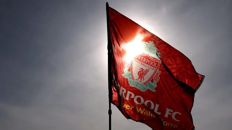 "حفظ الله الملك".. لماذا يسبّب النشيد الوطني مشكلة لجماهير ليفربول؟