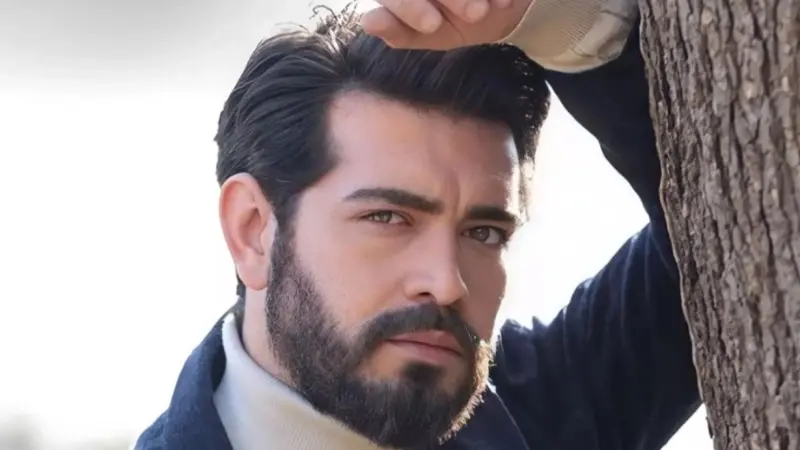 بعد نجاح مسلسل زهور الدم.. من هو باريش باكتاش ومن هي زوجته؟