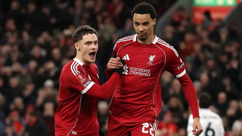 القنوات الناقلة لمباراة ليفربول ضد بيرنلي اليوم في الدوري الإنجليزي مع الموعد