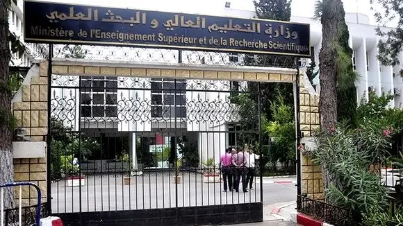 التسجيلات الجامعية لحاملي بكالوريا 2025 بالجزائر.. إليك خطوات التسجيل بالتفصيل