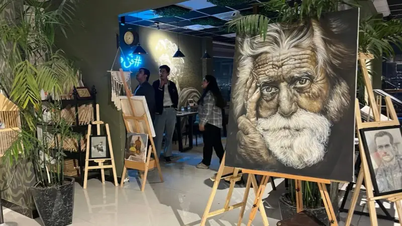 مقهى في العراق على اسم لوحة لبيكاسو يوفر مساحة فنية للزبائن