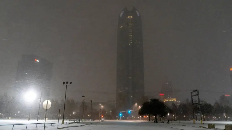 إلغاء آلاف الرحلات.. عاصفة ثلجية عنيفة تضرب أميركا