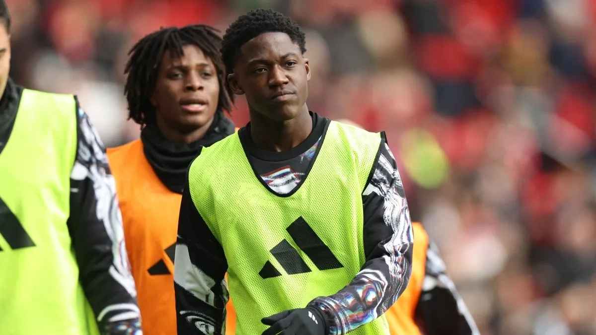 بعد تألقه أمام السيتي.. هل جاء كاريك لمنح ماينو حريته المنشودة مع اليونايتد؟ 