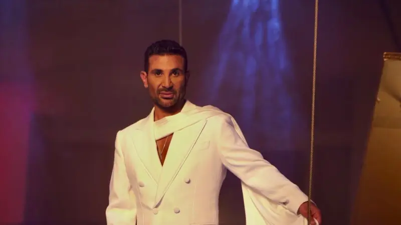 الحالة الصحية للفنان أحمد سعد.. شقيقه يقلق الجمهور