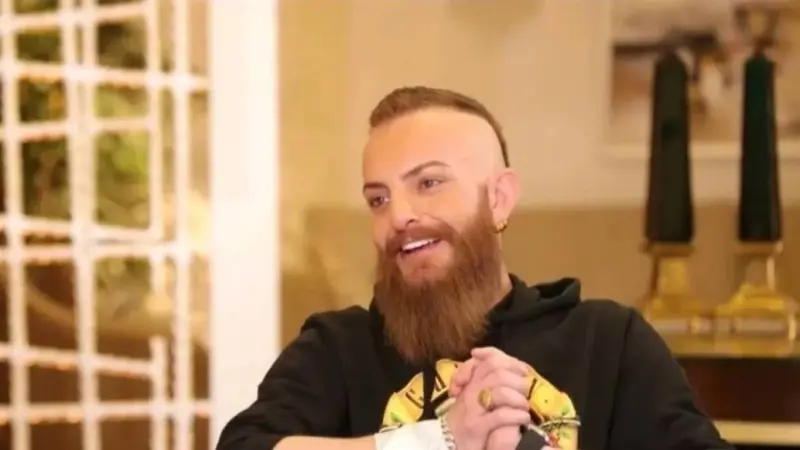 من هو أويس مخللاتي؟ 10 معلومات عن الفنان السوري الذي اعتنق المسيحية