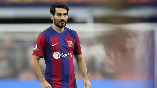 أزمة في برشلونة.. هل يرحل غوندوغان قبل بداية الموسم؟