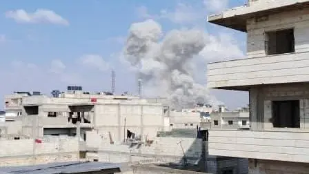 فيديو - انفجار وأعمدة دخان في مدينة حمص بسوريا