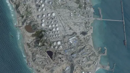 related_news_inside_blogs"أكسيوس": ترامب يدرس السيطرة على نفط إيران بهذه الطريقة