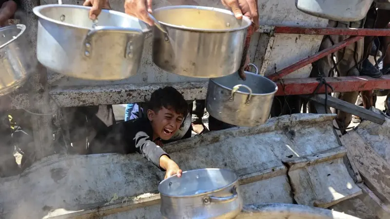 ماذا يعني إعلان المجاعة رسميًا في غزة؟ الأونروا توضّح