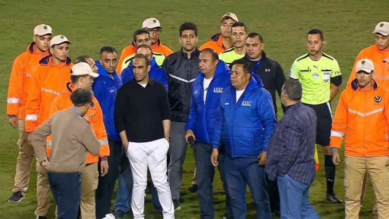 ناصر عباس يكشف تفاصيل أزمة "الفار" في مباراة الأهلي وسيراميكا كليوباترا