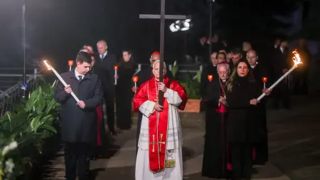 related_news_inside_blogsصور - صلوات في الفاتيكان من أجل أيتام الحروب وضحايا الصراعات العالمية