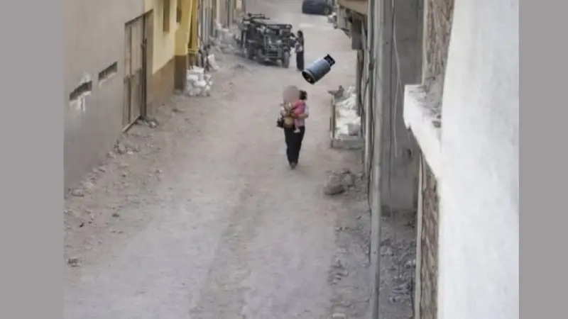 فيديو - التحقيق في حادثة الأنبوبة التي هشمت رأس الطفلة سارة في مصر