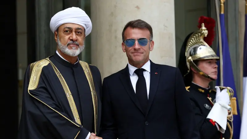 ماكرون: فرنسا وعُمان تتعاونان لتأمين الملاحة في هرمز