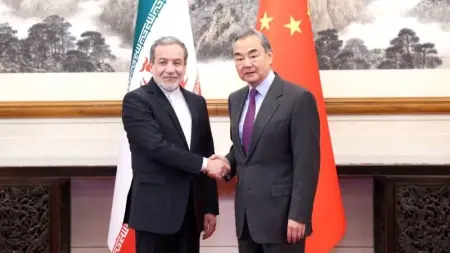 الصين تدعو إيران وأميركا إلى ضبط النفس وإعادة فتح هرمز