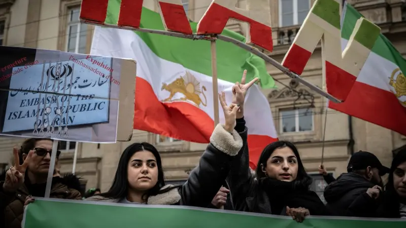 إيران.. احتجاجات على جلد امرأة لعدم ارتداء الحجاب