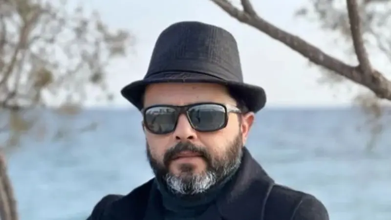 إلغاء العرض الخاص لفيلم الجواهرجي بعد وفاة شقيق محمد هنيدي الأكبر