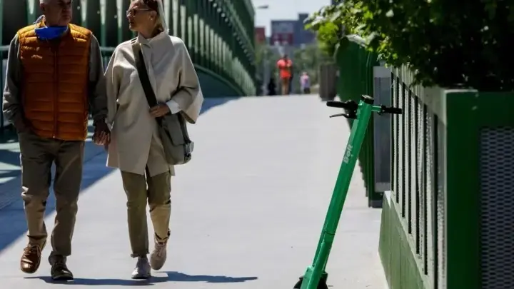 سلوفاكيا.. سخرية من قانون يحدد سرعة المشاة على الأرصفة