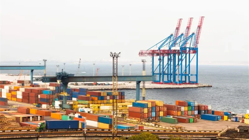 تحذيرات من تأثير إضراب الموظفين على مرفأ بيروت