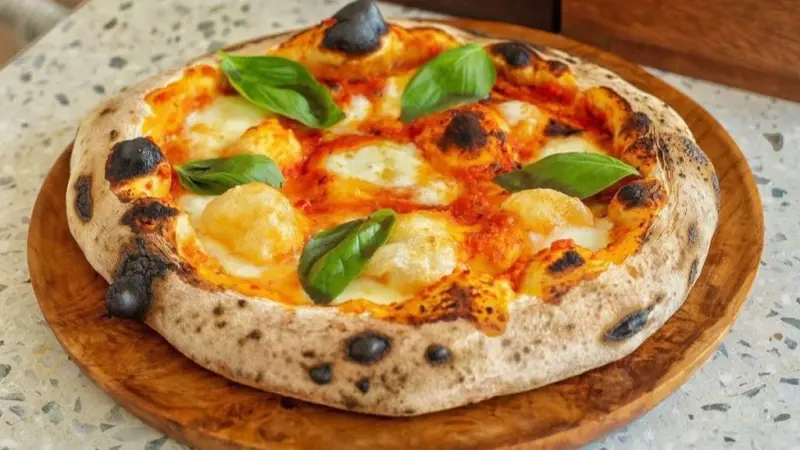 إيطاليا.. إلغاء الطماطم من مكونات البيتزا يكلفك أكثر