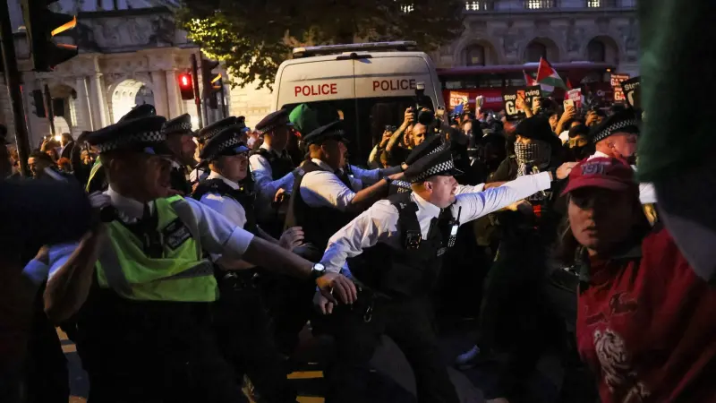 وزيرة الداخلية البريطانية تدعو لوقف احتجاجات دعم فلسطين