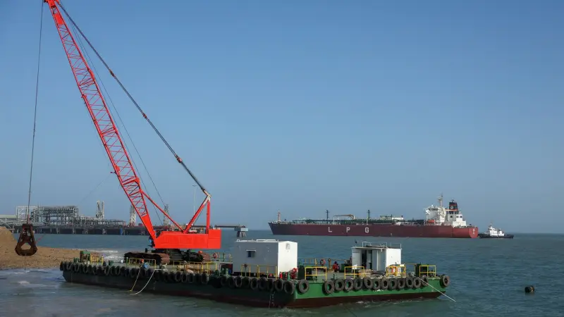 "حتى الإيرانية".. واشنطن لا تعارض مرور بعض السفن عبر مضيق هرمز