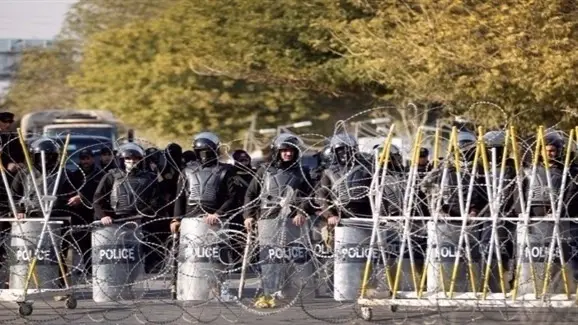 فيديو - إصابة عشرات المحتجين في تفريق تظاهرة وسط بغداد