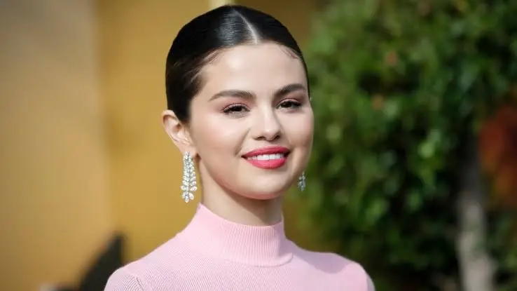 فيديو - سيلينا غوميز تبكي بحرقة بسبب قرار ترحيل المهاجرين