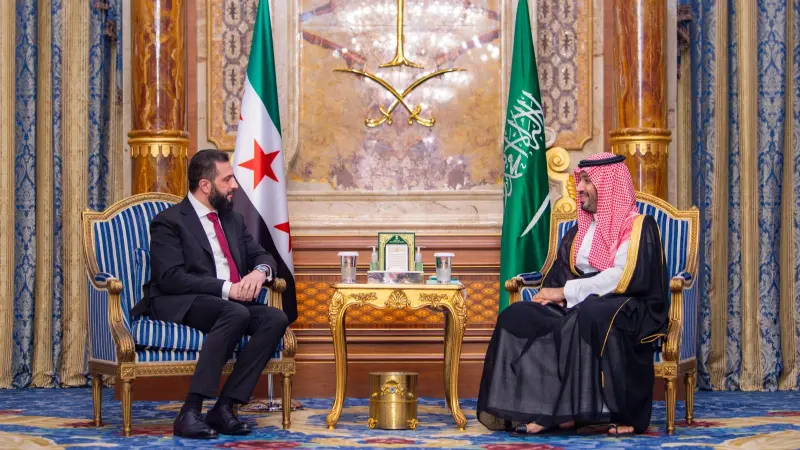 محمد بن سلمان والشرع يبحثان تعزيز العلاقات الاقتصادية والاستثمارية