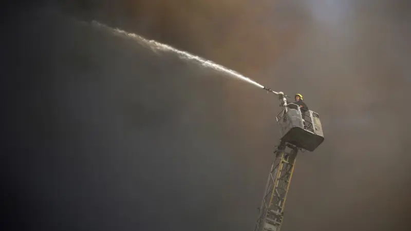 مصر تستعيد الخدمات المالية والاتصالات والإنترنت تدريجياً بعد حريق "سنترال رمسيس"