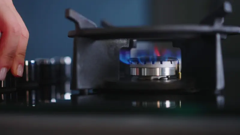 "قنبلة صامتة في المنازل".. تحذير من مخاطر مواقد الغاز أثناء الطهي