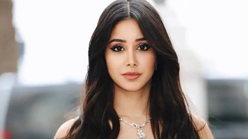 أسيل عمران تحتفل بأول بطولة لفيلم مصري وسط غياب نجوم العمل