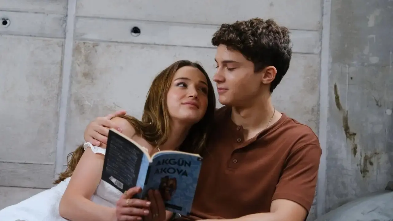 أراس يطارد حقيقة مقتل سيرهات في أحداث مسلسل مازلت في الـ17 أراس يطارد حقيقة مقتل سيرهات في أحداث مسلسل مازلت في الـ17