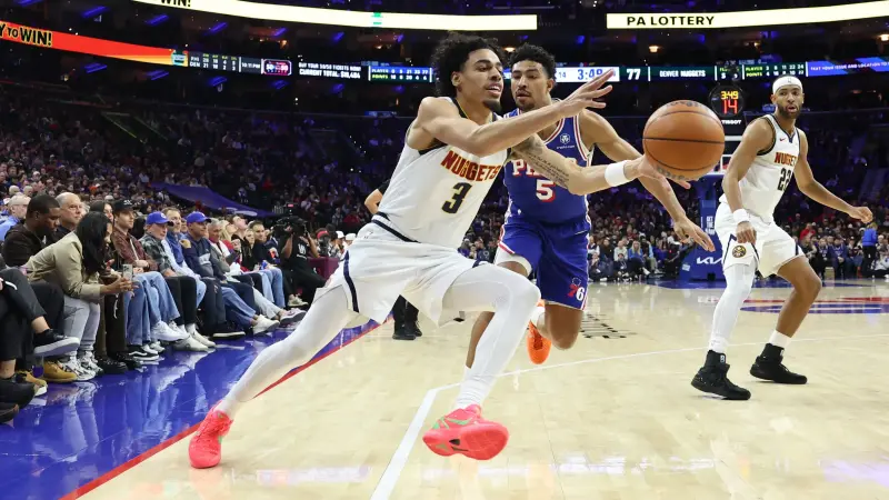 الدوري الأميركي لكرة السلة - ستراوثر يقود ناجتس لفوز مثير على باكس