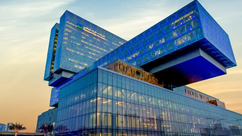 بلا جراحة مفتوحة.. مستشفى في أبوظبي ينجح بعلاج تسلخ "الأبهر"