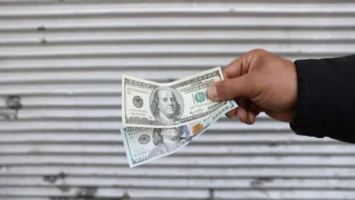 سعر الدولار مقابل الدينار الليبي في السوق السوداء اليوم الجمعة 15 أغسطس.. جهود رسمية لضبط سوق النقد