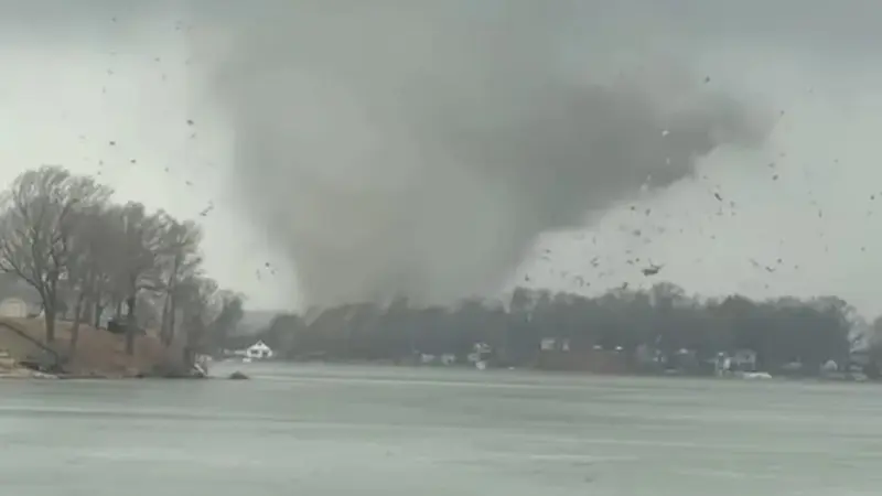 فيديو - قتلى في أعاصير قوية تضرب ميشيغان بأميركا