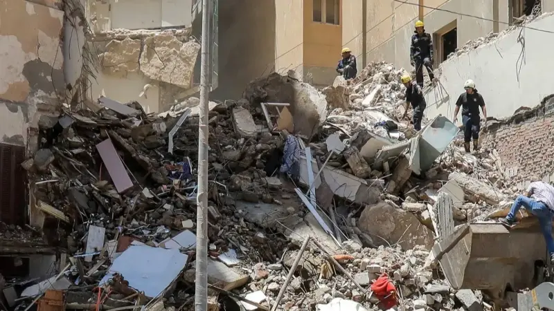 القبض على مقاول متهم بتنفيذ أعمال أدت لانهيار مبنى الإسكندرية