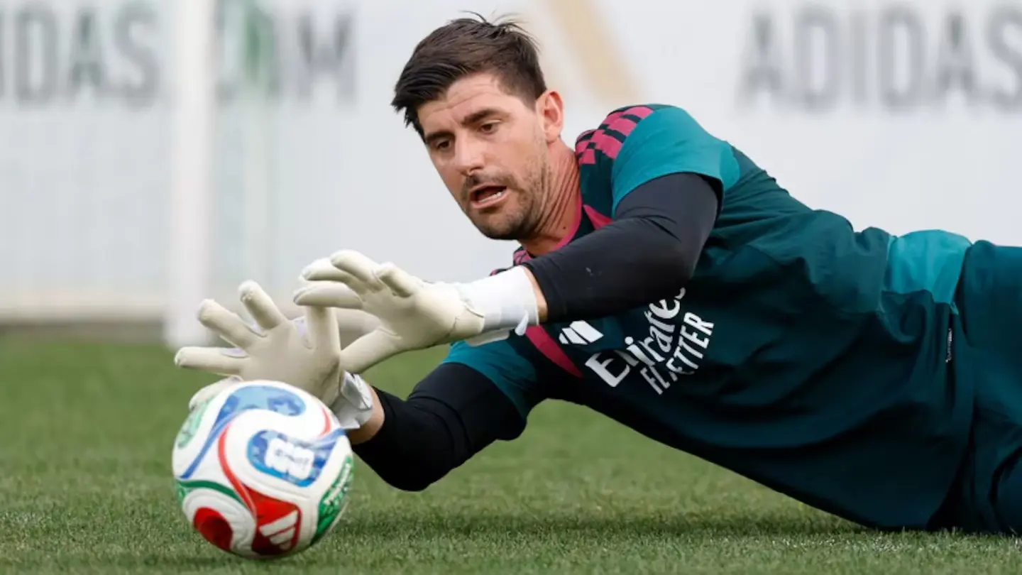 كورتوا يستهدف العودة بعد إصابته في كأس العالم مع بلجيكا (إكس) كورتوا يستهدف العودة بعد إصابته في كأس العالم مع بلجيكا (إكس)