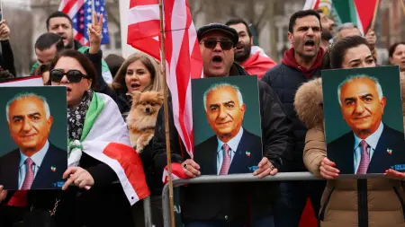 related_news_inside_blogsحلم عودة الشاه.. لماذا تبدو الملكية في إيران خيارا مستحيلا؟