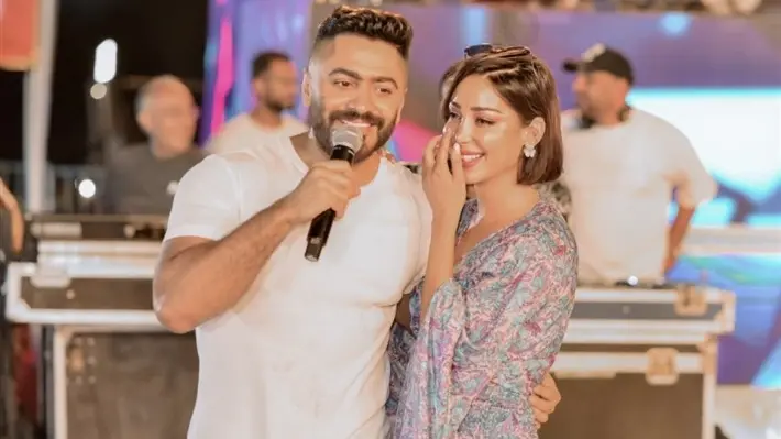 تامر حسني يهرب من معجبة؟.. تعليق مفاجئ من بسمة بوسيل