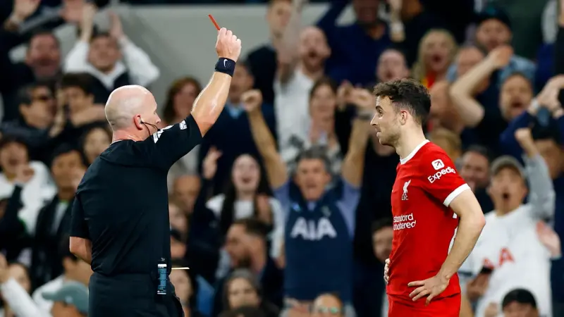 هدف ملغي يُثير الجدل في الدوري الإنجليزي.. وسبب طريف وراء القرار