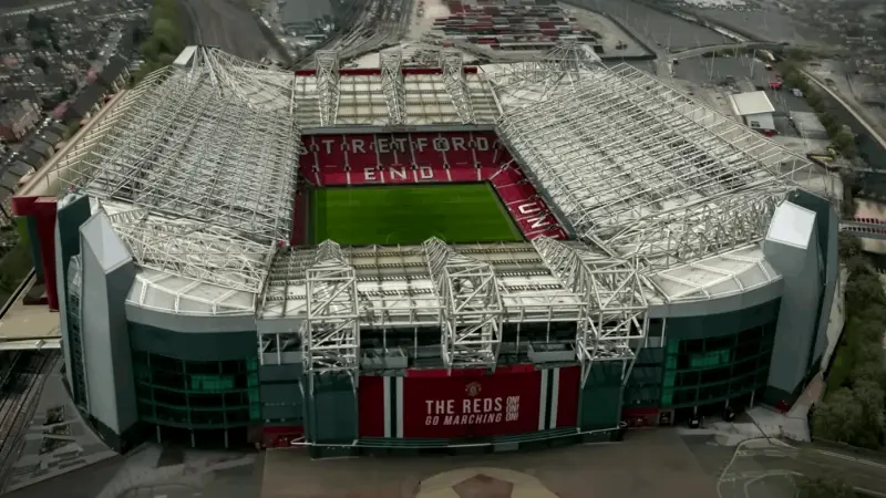 راتكليف يغامر بتجديد معقل مانشستر يونايتد