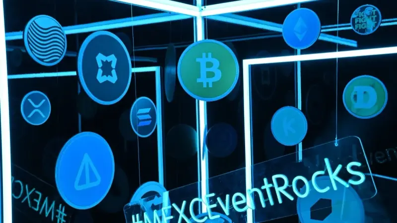 اللون الأحمر يسيطر على تداولات العملات المشفرة.. هل تفقد البيتكوين بريقها؟