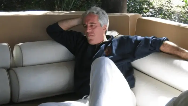 تسريب هوية ضحايا إبستين يشعل دعوى ضد الحكومة الأميركية وغوغل