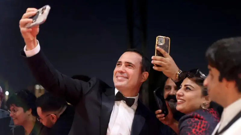 صور ظافر العابدين في مهرجان البحر الأحمر السينمائي.. خطف الأنظار بإطلالة مميزة